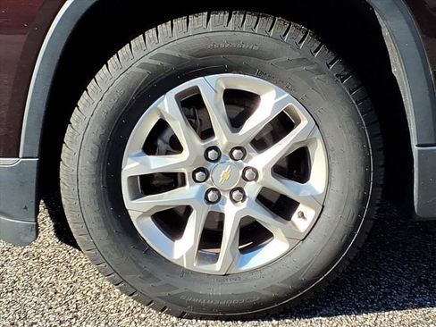 Used 2020 Chevrolet Traverse LT image 12
