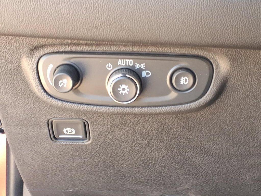 Used 2024 GMC Terrain SLT w/ Elevation Edition FWD image 21