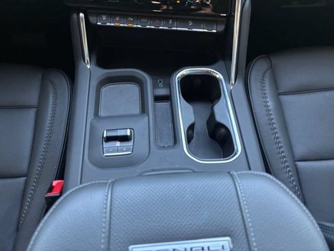 Used 2025 GMC Sierra 2500 Denali w/ Denali Reserve Package AWD/4WD image 6