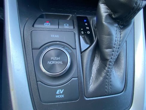 Used 2025 Toyota RAV4 LE AWD/4WD image 19