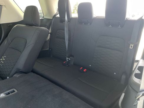 Used 2025 Nissan Pathfinder SV image 31