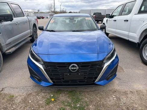 Used 2025 Nissan Altima 2.5 SV FWD image 2