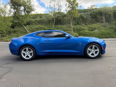 Used 2017 Chevrolet Camaro LT RWD image 6