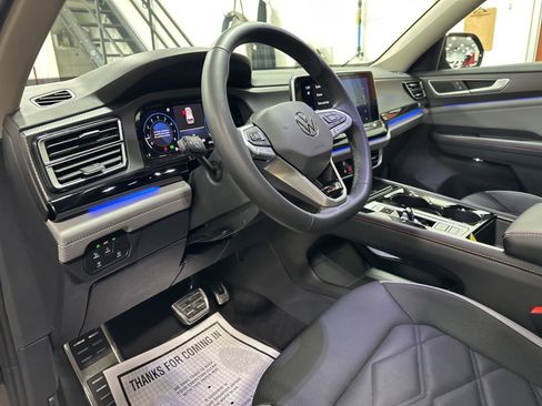 Certified 2025 Volkswagen Atlas Peak Edition SE image 16