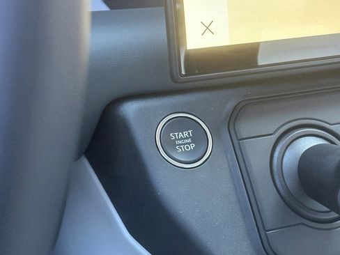 New 2026 Land Rover Defender 110 X-Dynamic SE image 28