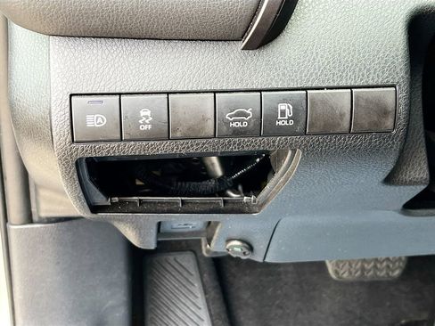 Used 2024 Toyota Camry SE image 10