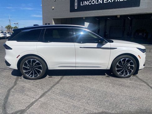 Used 2024 Lincoln Nautilus Black Label image 4