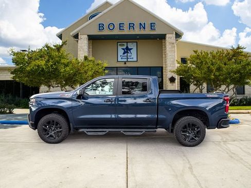 Used 2021 Chevrolet Silverado 1500 LT Trail Boss w/ Convenience Package II AWD/4WD image 2