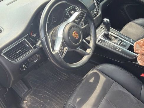 Used 2018 Porsche Macan AWD/4WD image 17