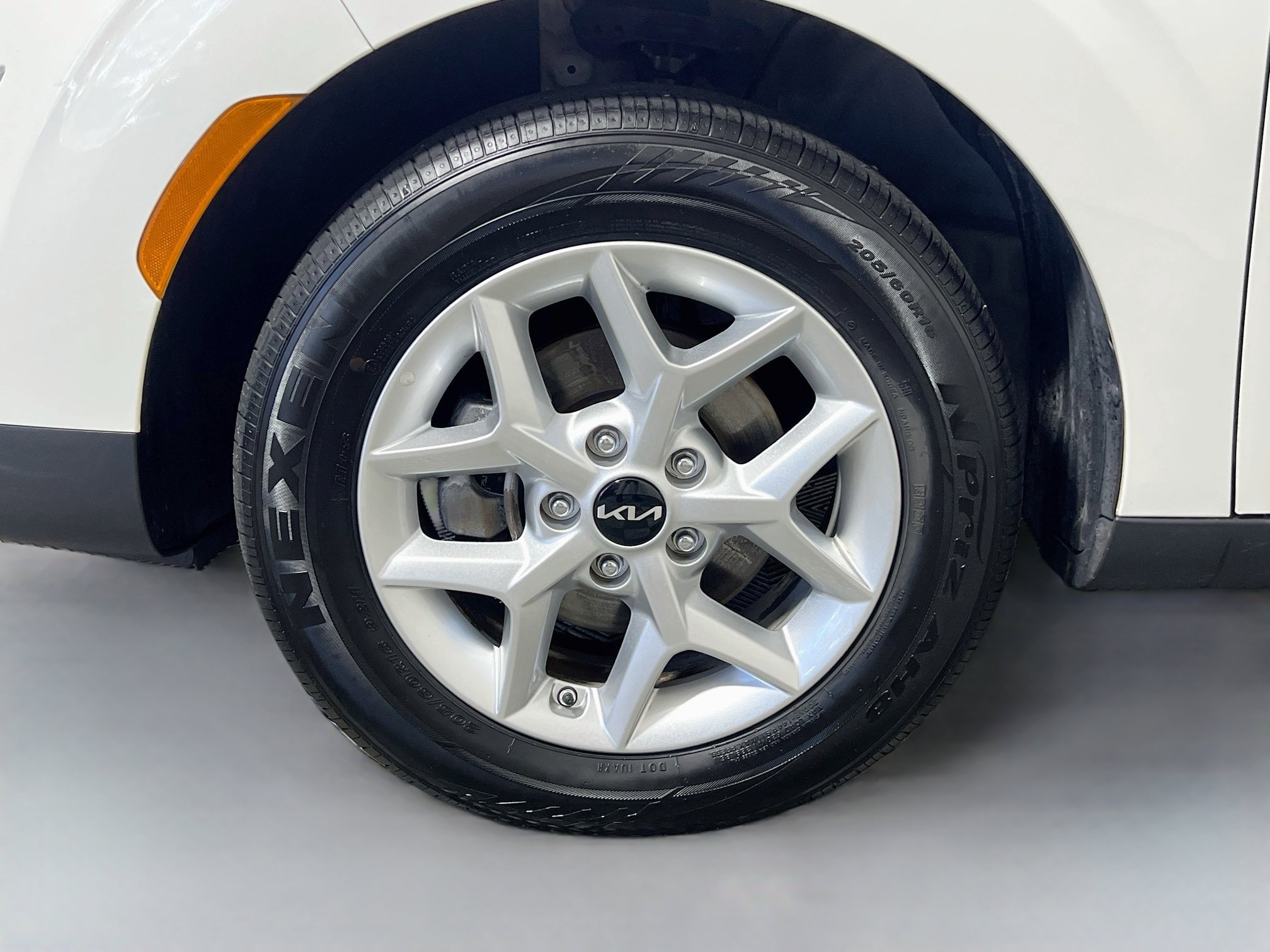 Used 2025 Kia Soul LX w/ LX Technology Package FWD image 14