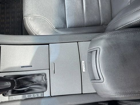 Used 2017 Ford Taurus SEL FWD image 16