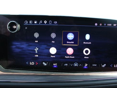 Used 2025 Chevrolet Suburban Z71 image 47