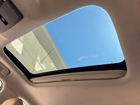 Used 2023 Nissan Sentra SV w/ SV Premium Package image 11