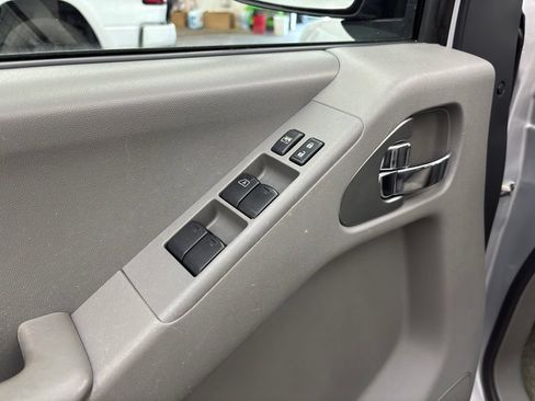 Used 2014 Nissan Frontier SV AWD/4WD image 19