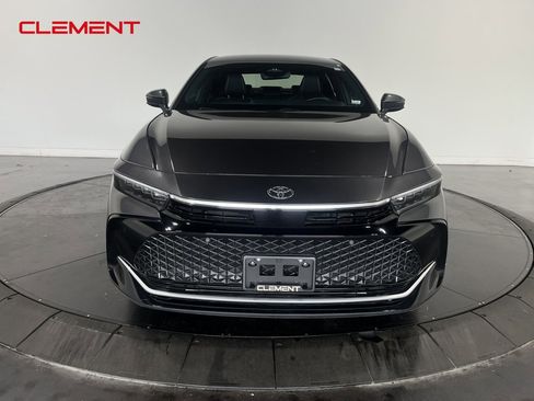 Used 2024 Toyota Crown Limited image 2