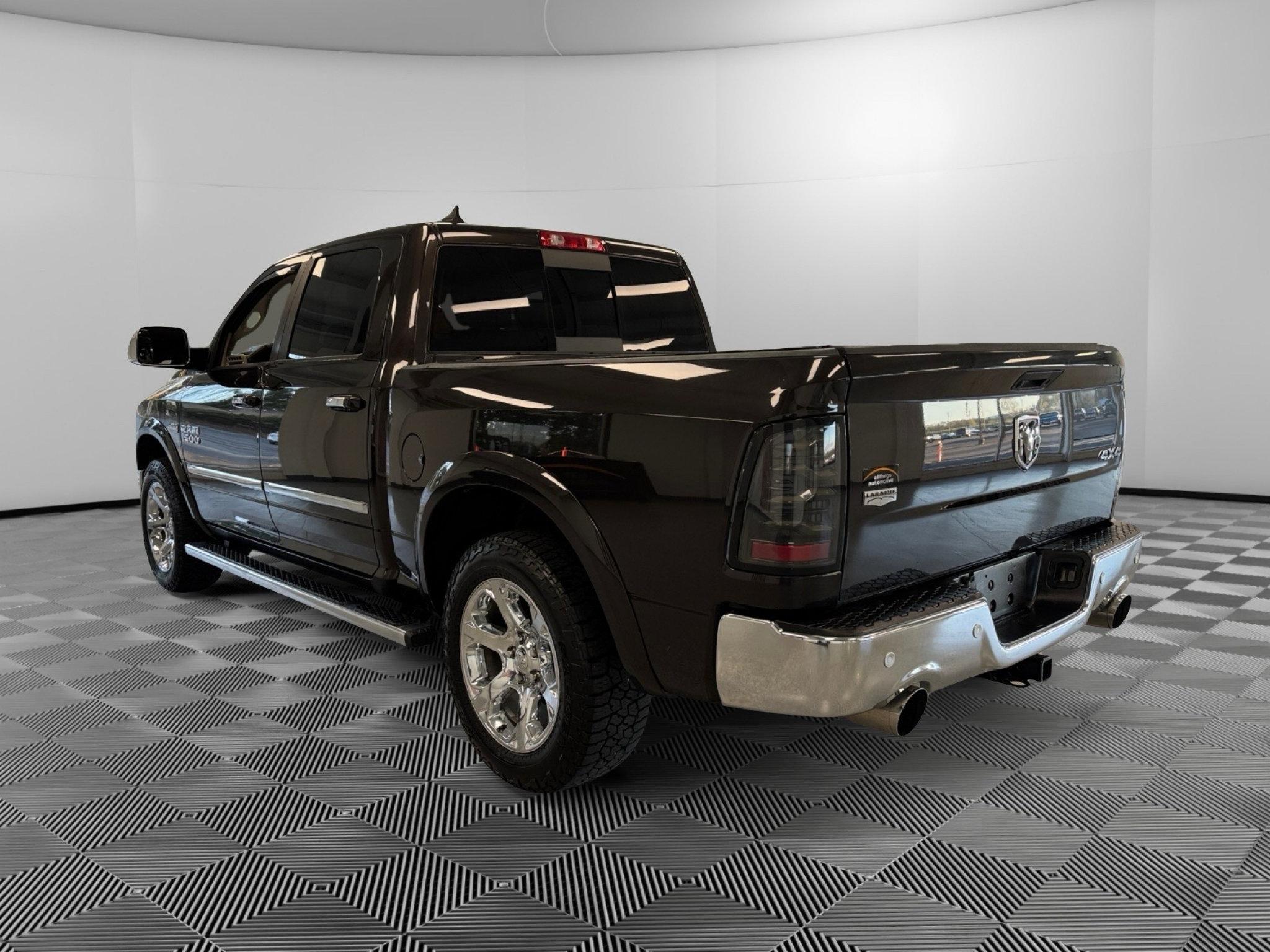 Used 2017 RAM 1500 Laramie w/ Convenience Group AWD/4WD image 6