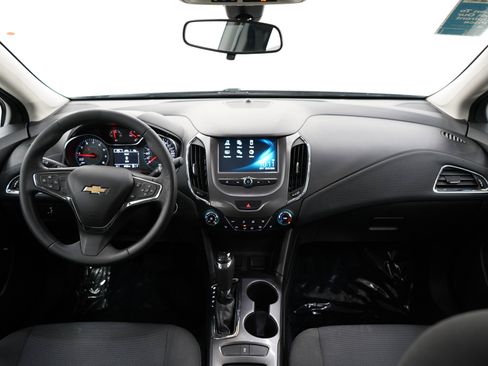 Used 2018 Chevrolet Cruze LT w/ LT Convenience Package FWD image 13
