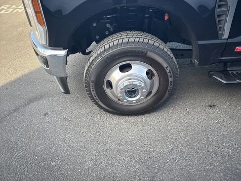 Used 2025 Ford F350 XL w/ XL Chrome Package image 11