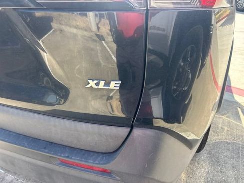 Used 2021 Toyota RAV4 XLE w/ Convenience Package FWD image 4