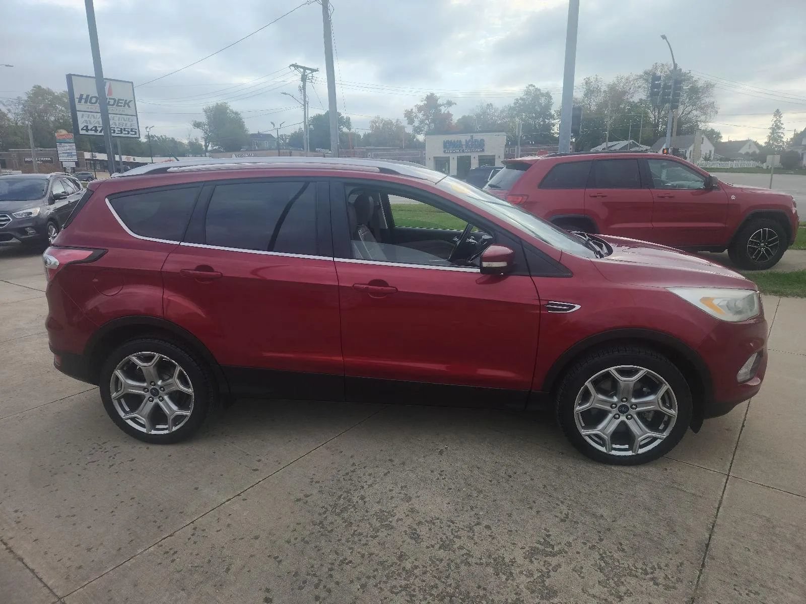 Used 2017 Ford Escape Titanium AWD/4WD image 4
