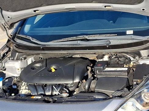 Used 2013 Hyundai Elantra GT w/ Style Pkg image 28