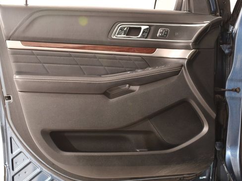 Used 2018 Ford Explorer Platinum image 26