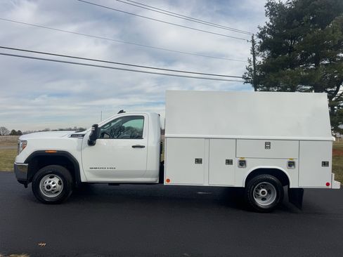 Used 2022 GMC Sierra 3500 Pro w/ Convenience Package image 4