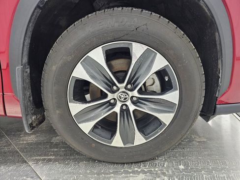 Used 2021 Toyota Highlander XLE image 10