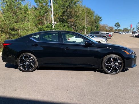 New 2025 Nissan Altima 2.5 SR w/ SR Premium Package image 2