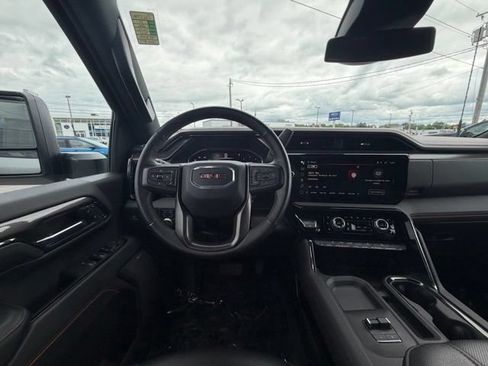 Used 2024 GMC Sierra 2500 AT4 w/ AT4 Preferred Package AWD/4WD image 18