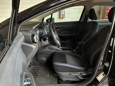 Used 2025 Nissan Versa SV FWD image 10