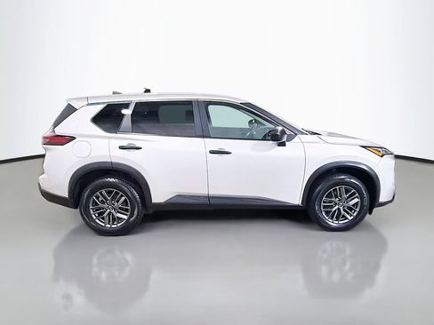 Used 2024 Nissan Rogue S FWD image 10