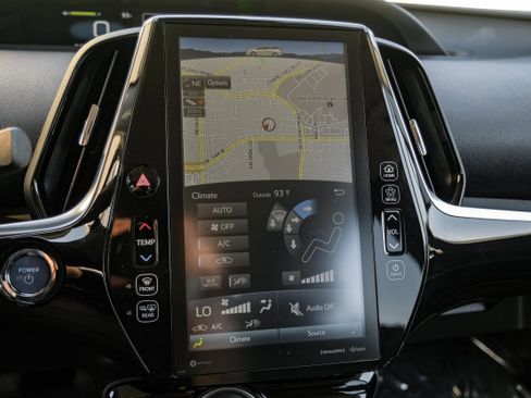 Used 2021 Toyota Prius Prime XLE image 26