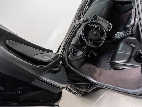 Used 2020 McLaren 570S Spider RWD image 21