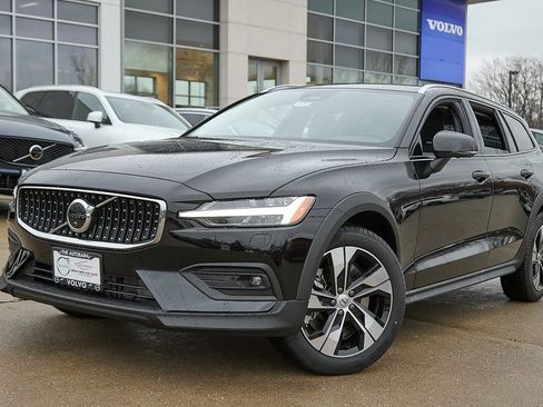 New 2026 Volvo V60 B5 Cross Country Plus w/ Climate Package image 2