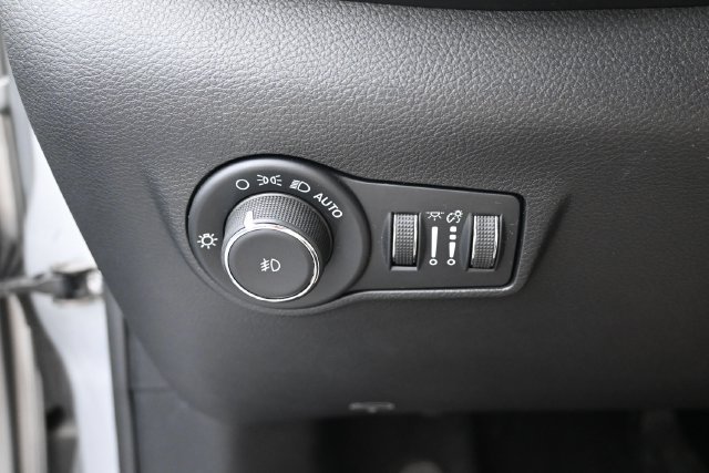 Used 2025 Jeep Compass Limited AWD/4WD image 15