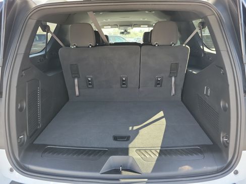 Used 2022 Chevrolet Suburban LS RWD image 13