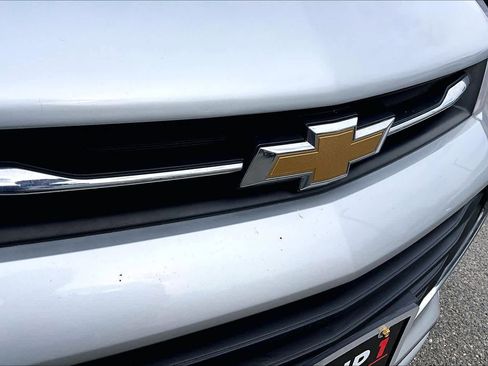 Used 2020 Chevrolet Trax LT w/ LT Convenience Package AWD/4WD image 28