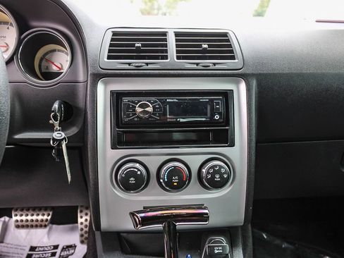 Used 2010 Dodge Challenger SE RWD image 13