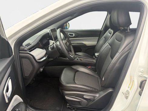 Used 2024 Jeep Compass Latitude AWD/4WD image 12