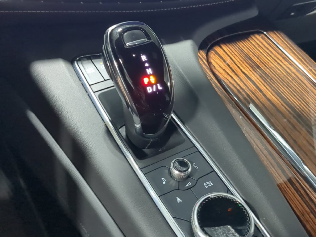 Used 2023 Cadillac Escalade ESV Premium Luxury AWD/4WD image 37