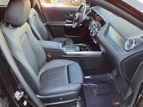 Used 2025 Mercedes-Benz GLA 250 4MATIC image 16