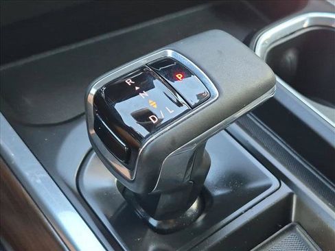 Used 2023 GMC Sierra 1500 SLT w/ SLT Premium Package AWD/4WD image 11
