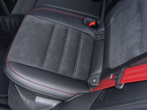 New 2026 Porsche Macan GTS image 39