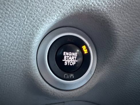 Used 2022 Chrysler Pacifica Touring-L FWD image 35