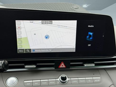 Used 2025 Hyundai Elantra SEL FWD image 19