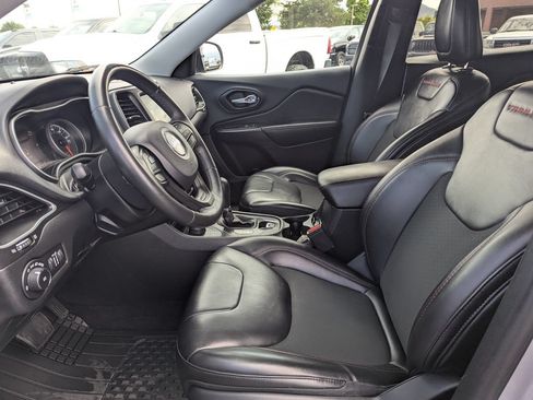 Used 2019 Jeep Cherokee Trailhawk w/ Cold Weather Group AWD/4WD image 26