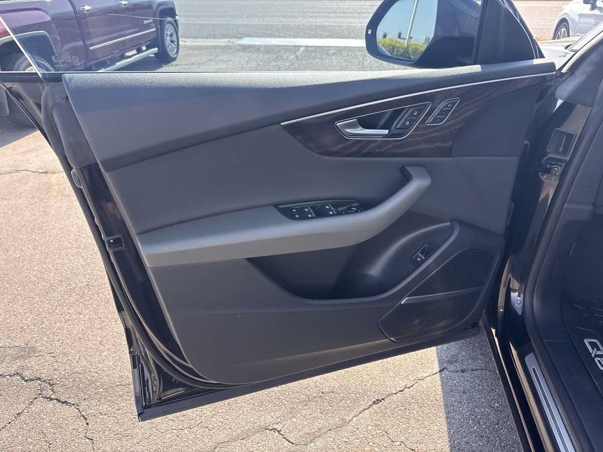 Used 2019 Audi Q8 Premium Plus AWD/4WD image 11