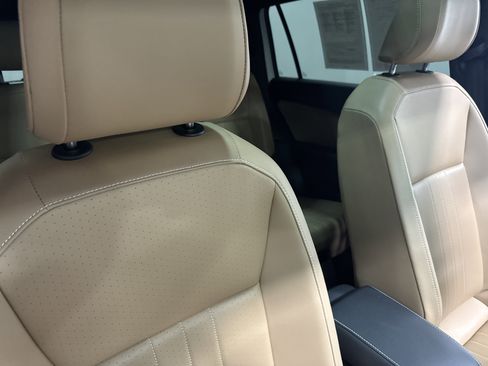Certified 2024 Volkswagen Tiguan SE R-Line AWD/4WD image 36