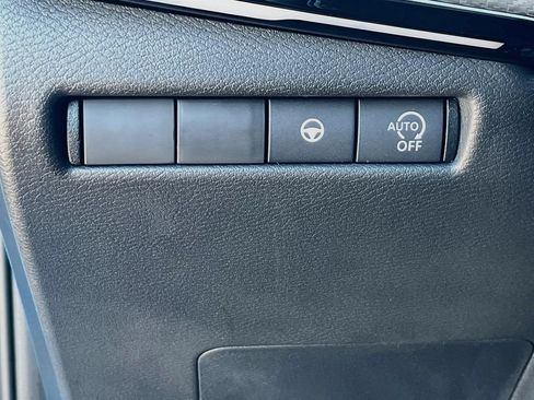 Used 2025 Nissan Kicks SR FWD image 20